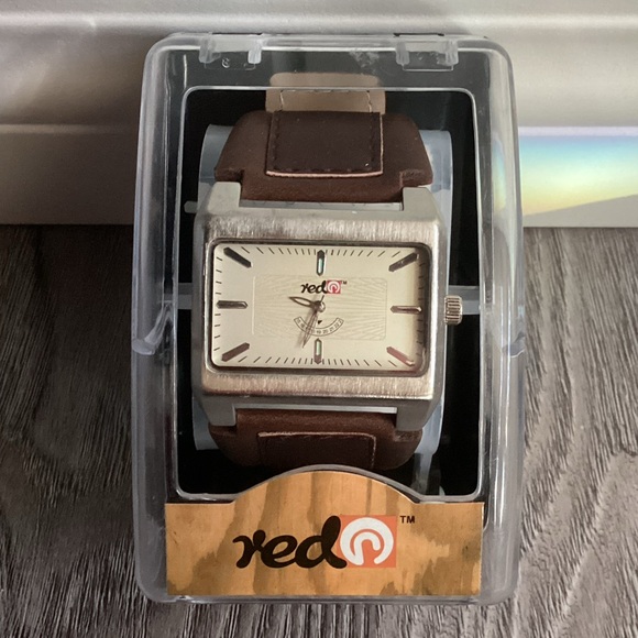 Red brand Men’s Watch - Picture 2 of 6